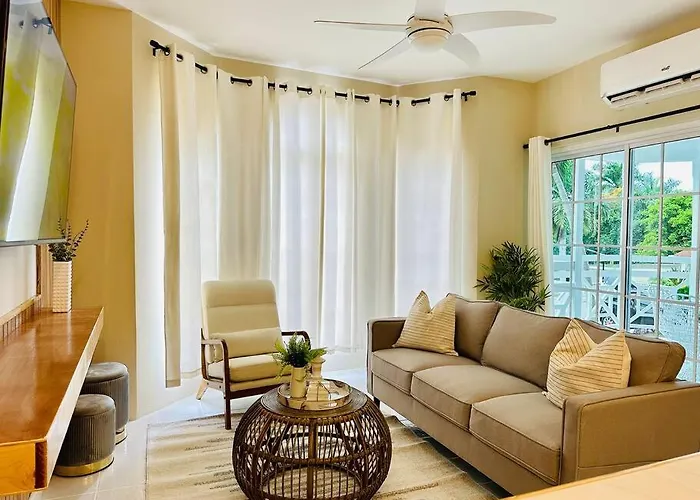 Falcon Sunset 2br- Airport Transport Available -security-gated *