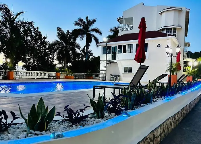 Falcon Sunset 2br- Airport Transport Available -security-gated *