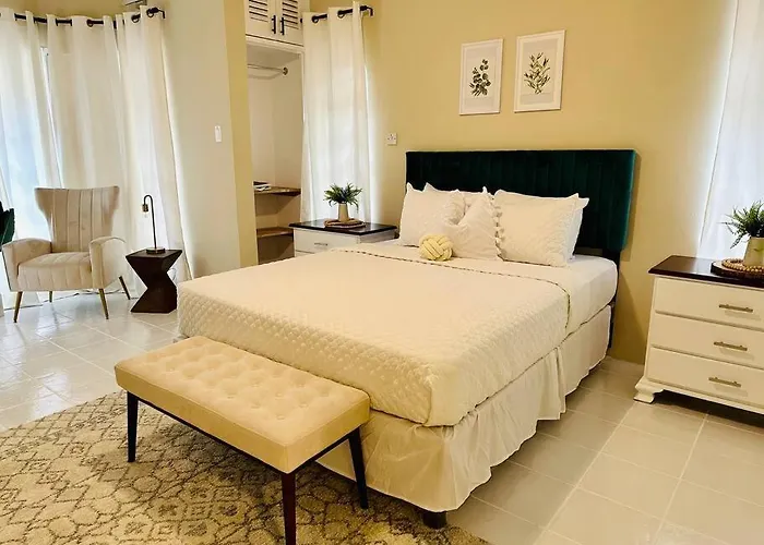 Falcon Sunset 2br- Airport Transport Available -security-gated * Montego Bay