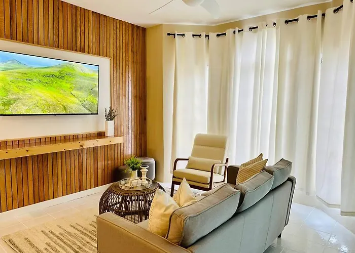 Falcon Sunset 2br- Airport Transport Available -security-gated *