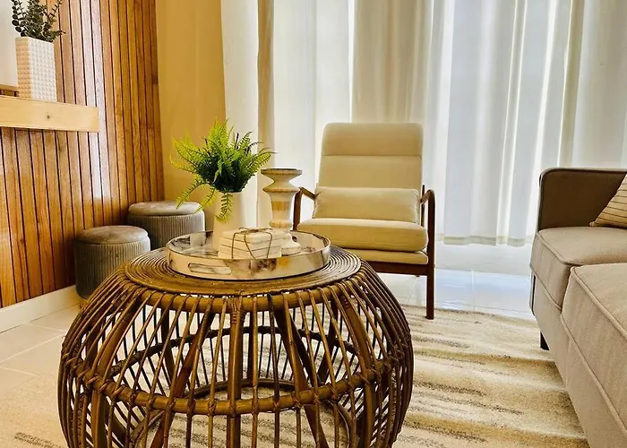 Falcon Sunset 2br- Airport Transport Available -security-gated Apartment