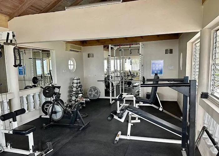 Falcon Sunset 2br- Airport Transport Available -security-gated *