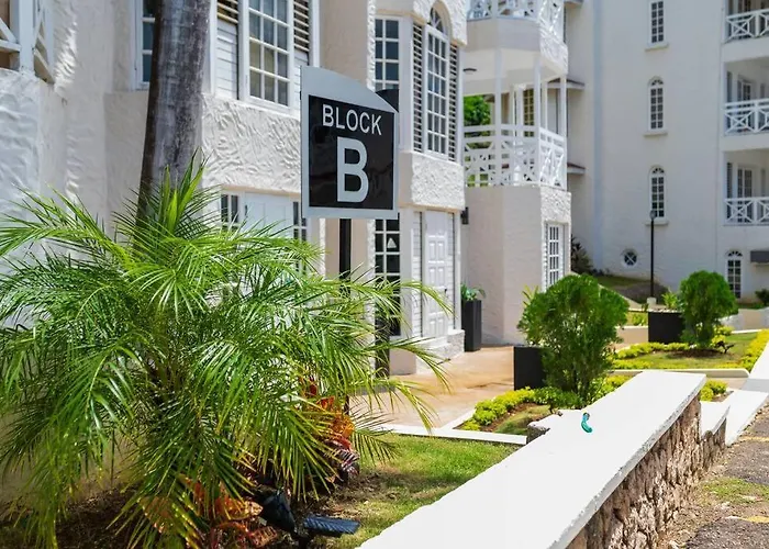 Falcon Sunset 2br- Airport Transport Available -security-gated Apartment