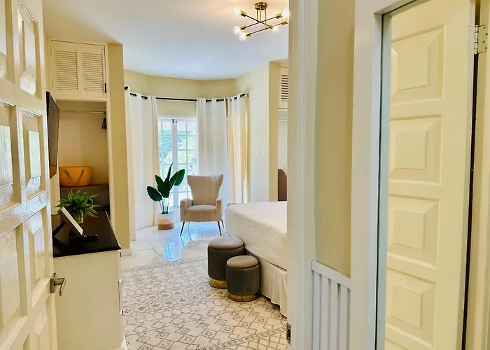 Falcon Sunset 2br- Airport Transport Available -security-gated Apartment Montego Bay